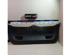 Обшивка двери багажника