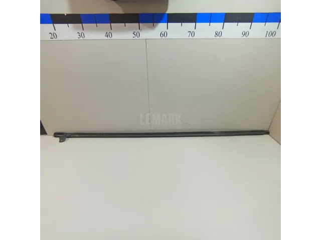 Накладка стекла переднего левого
