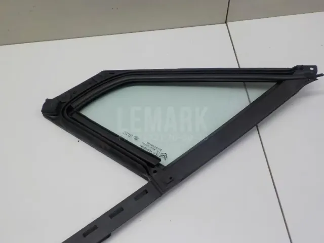 Стекло двери передней правой (форточка) для  BMW 5-serie G30/G31/F90 2017-2023