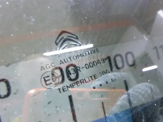 Стекло двери задней левой для  Citroen Nemo 2008-2015
