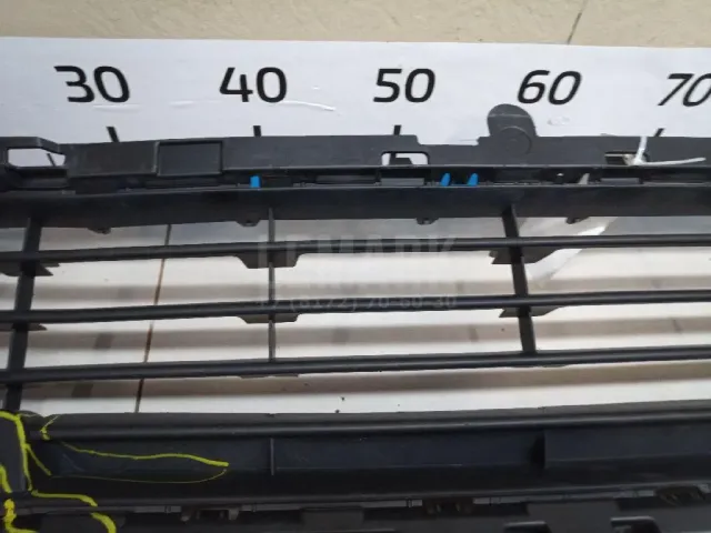 Решетка в бампер центральная для  HOWO T5G 2012