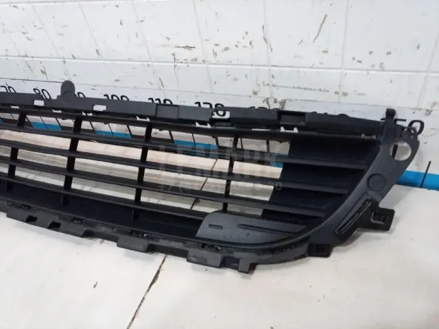 Решетка в бампер центральная для  Acura MDX 2001-2006
