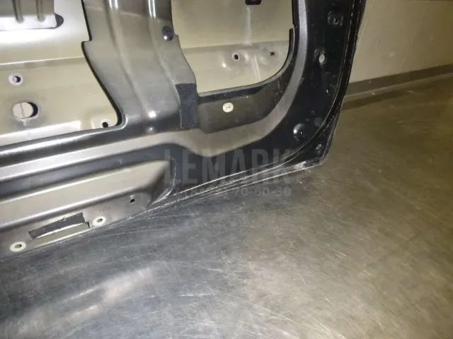 Дверь багажника для  Cadillac Escalade II 2000-2006