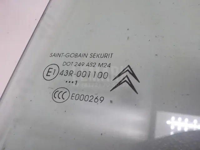 Стекло двери задней левой