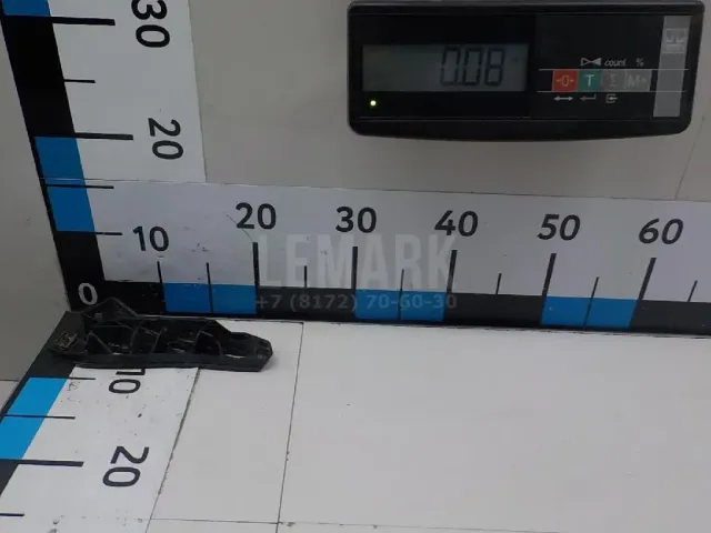 Направляющая переднего бампера левая