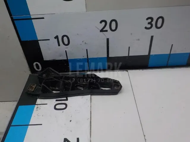 Направляющая переднего бампера левая