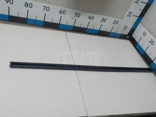Накладка стекла переднего левого