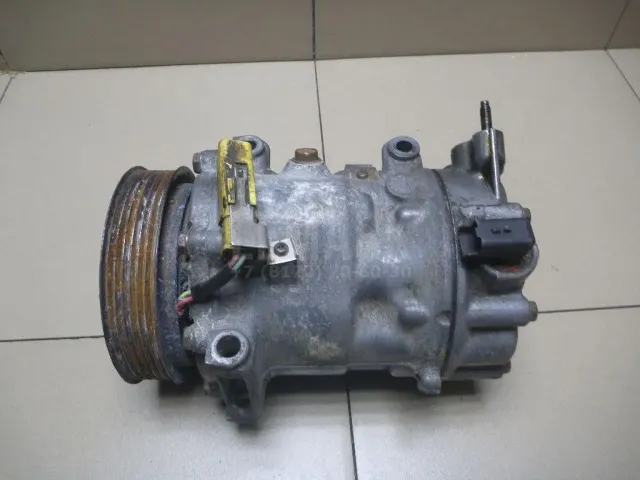 Компрессор кондиционера для  Daihatsu Charade 0-1993