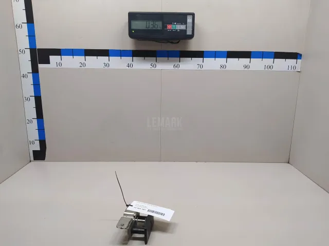 Ответная часть замка багажника