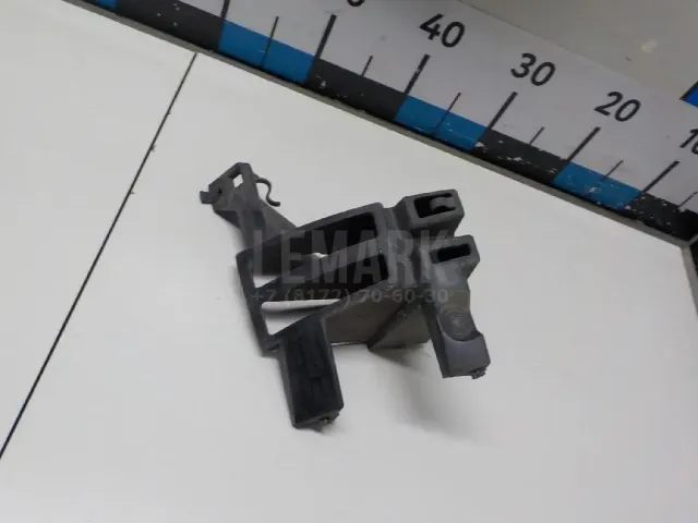 Кронштейн заднего бампера левый для  BMW 7-serie G11/G12 2015-2022