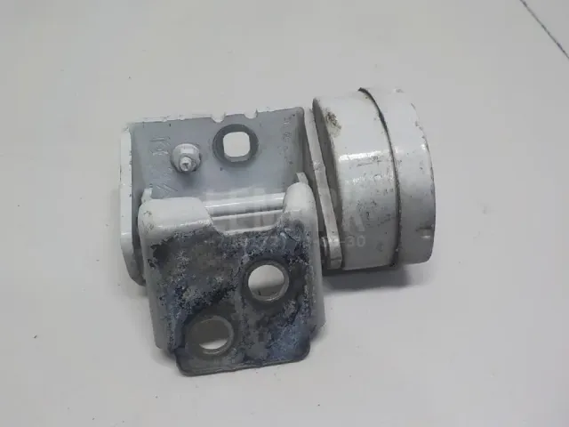 Петля двери для  GM Buick Rendezvous 2001-2007