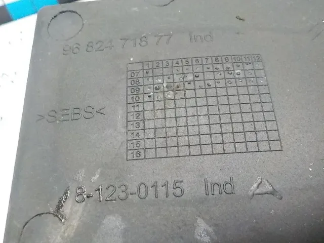 Вставка центрального подлокотника для  Fiat Uno 1995-2010