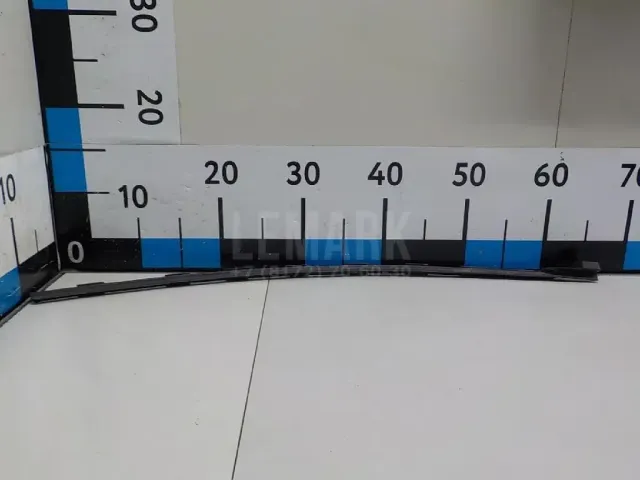 Уплотнитель капота