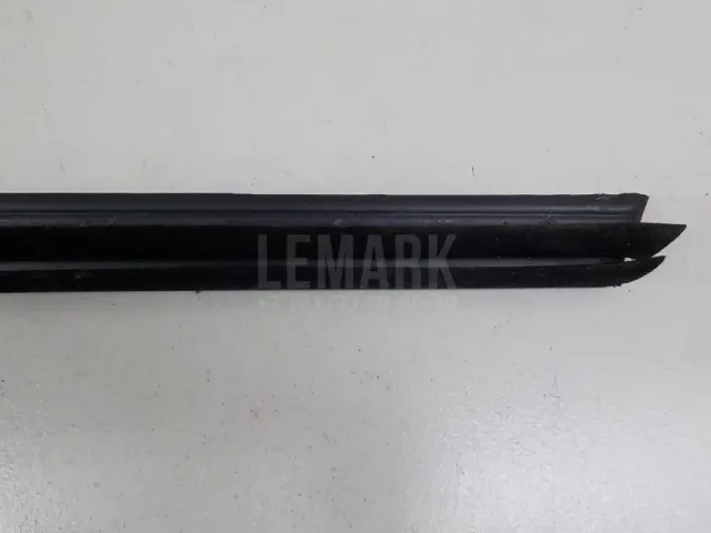 Накладка стекла переднего левого для  BMW 3-serie F34 GT 2012-2020