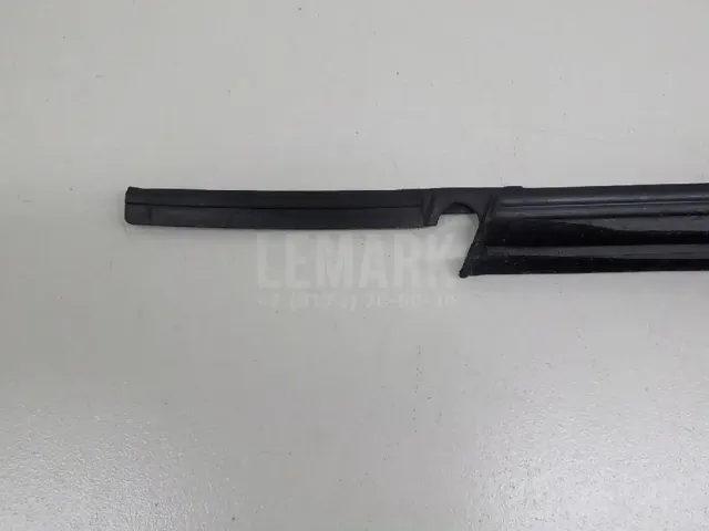 Накладка стекла переднего левого для  BMW 3-serie F34 GT 2012-2020