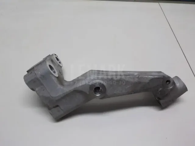 Кронштейн передней балки для  Ford Fusion 2002-2012