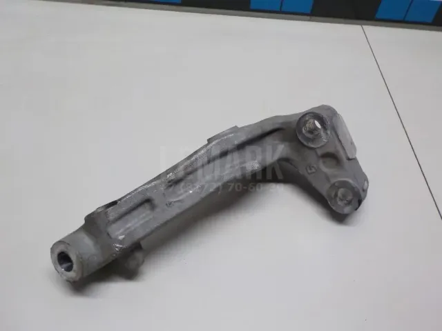 Кронштейн передней балки для  Ford Fusion 2002-2012