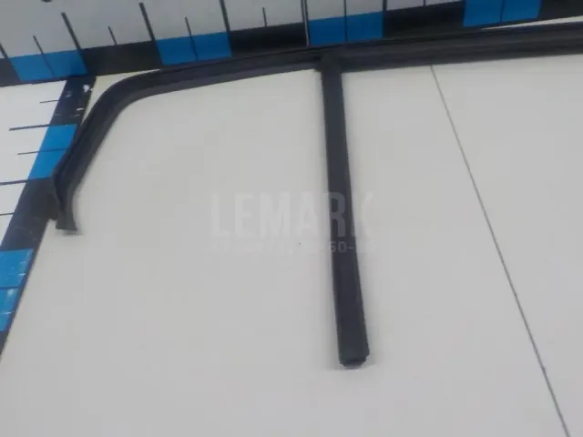 Уплотнитель стекла двери для  Chery M12 2010-2015