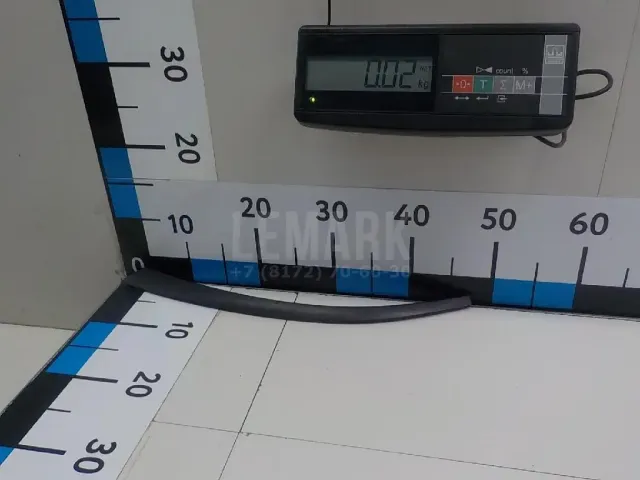 Молдинг капота