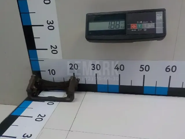 Скоба суппорта переднего левого