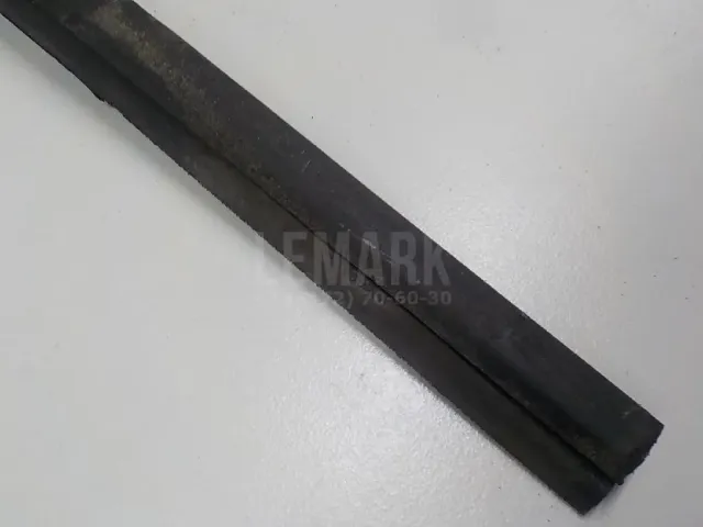 Уплотнитель стекла двери для  Fiat Stilo 2002-2010