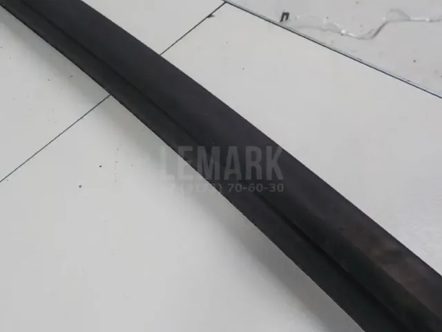 Уплотнитель стекла двери для  Fiat Stilo 2002-2010