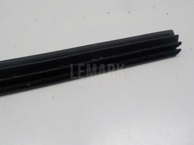 Накладка стекла заднего правого для  Fiat Croma 2005-2010