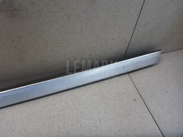 Накладка стекла переднего левого для  Ford Escape EUR 2007-2009
