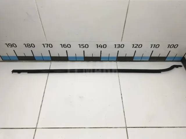 Накладка стекла заднего левого