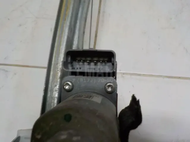 Стеклоподъемник электр. задний левый