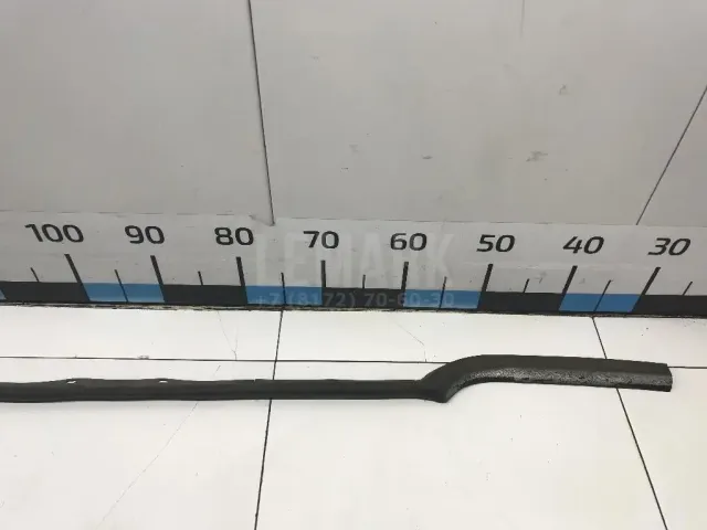 Уплотнитель капота
