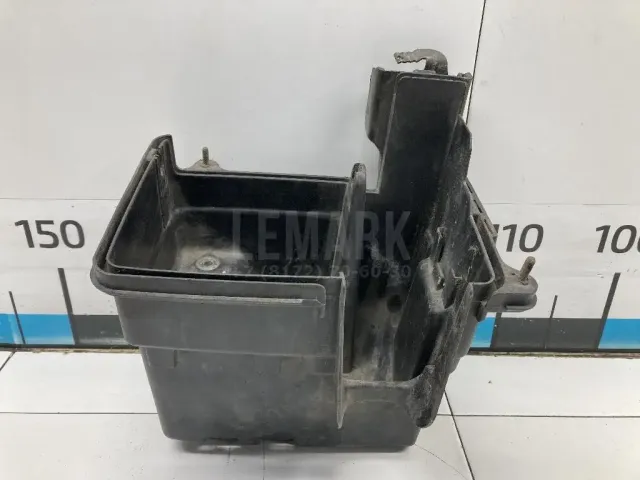 Корпус блока предохранителей для  BMW 7-serie E32 1986-1994