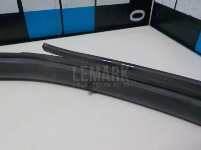 Уплотнитель капота для  Genesis GV70 2020