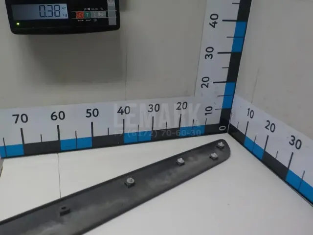 Накладка двери передней левой