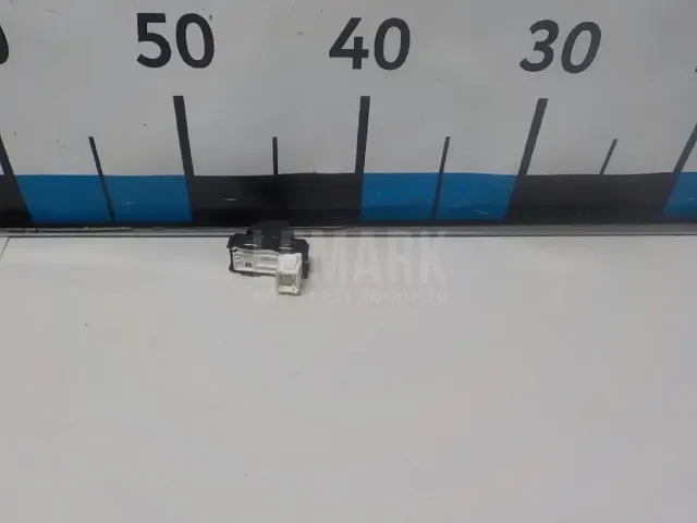 Кнопка стеклоподъемника