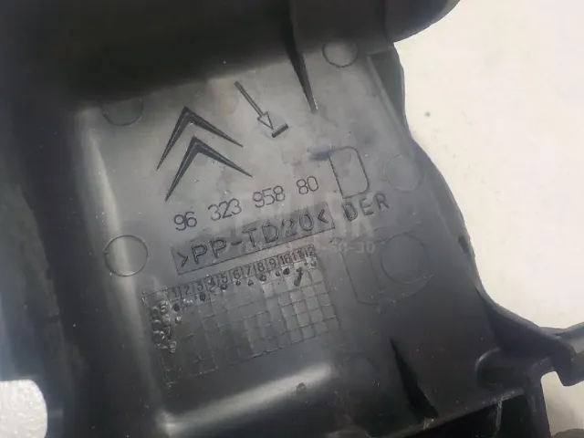 Кронштейн (сопут. товар) для  Ford Focus I 1998-2005