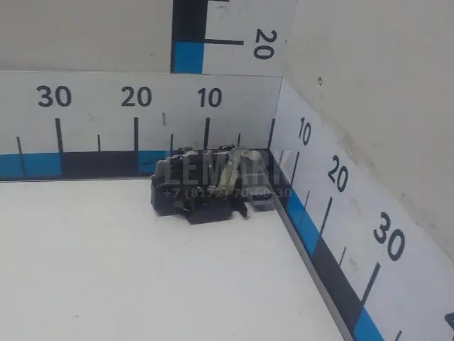 Замок двери задней правой