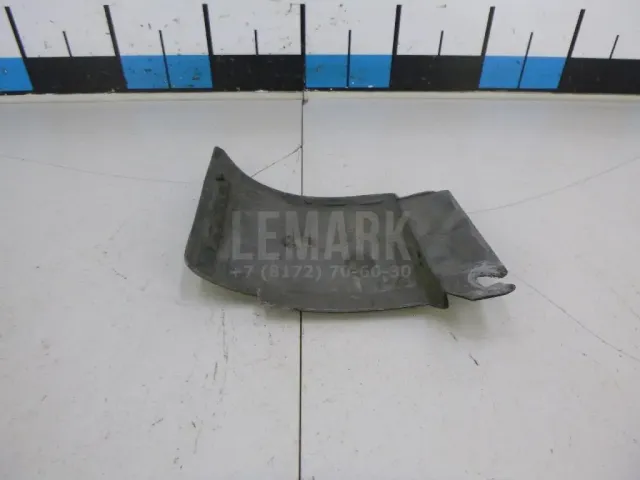 Накладка лобового стекла левая