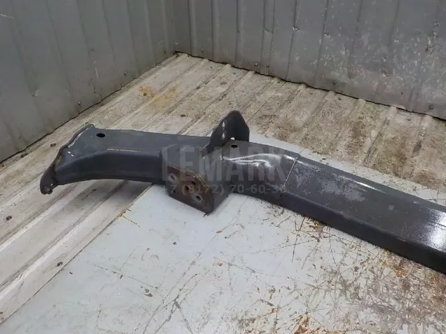 Усилитель переднего бампера