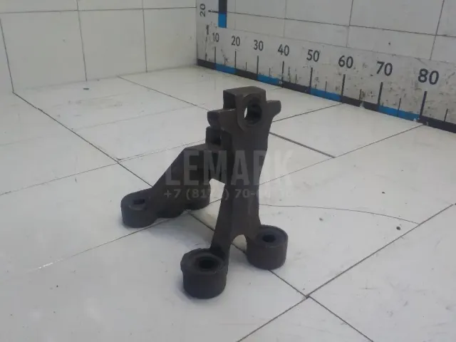 Кронштейн двигателя передний