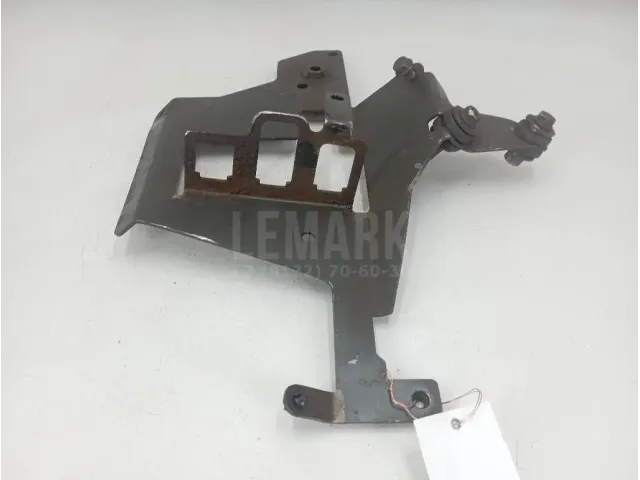 Кронштейн (сопут. товар) для  Audi A4 [B6] 2000-2004
