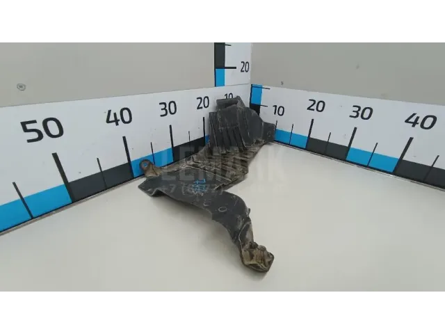 Пыльник двигателя боковой правый