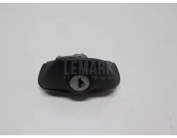 Вставка замка багажника