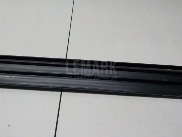 Уплотнитель стекла двери для  Citroen C4 2004-2011