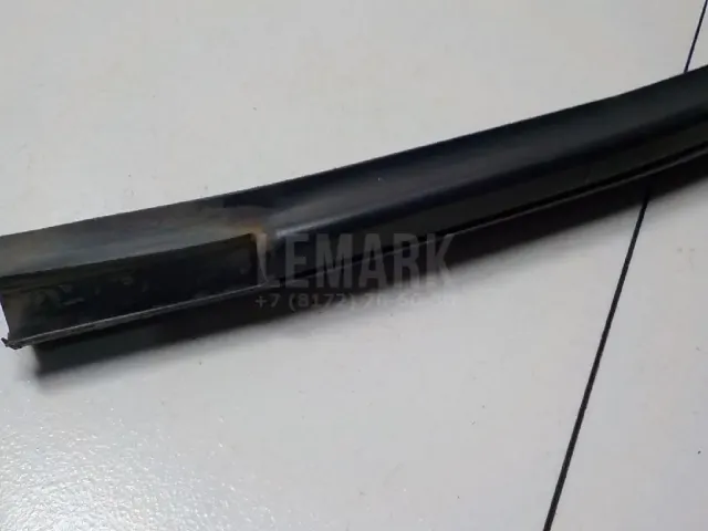 Уплотнитель стекла двери для  Citroen C5 2001-2004