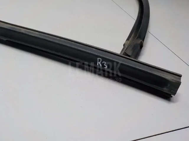 Уплотнитель стекла двери для  Citroen C5 2001-2004