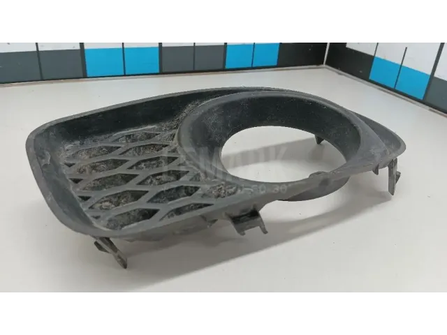 Рамка противотуманной фары левой