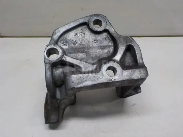 Кронштейн двигателя передний для  Fiat Uno 1989-1995