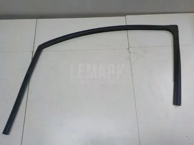 Уплотнитель стекла двери для  Ford C-MAX 2003-2010