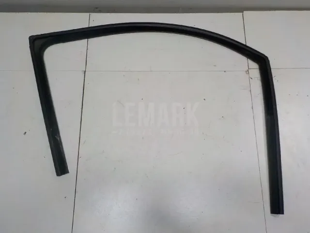 Уплотнитель стекла двери для  Ford C-MAX 2003-2010